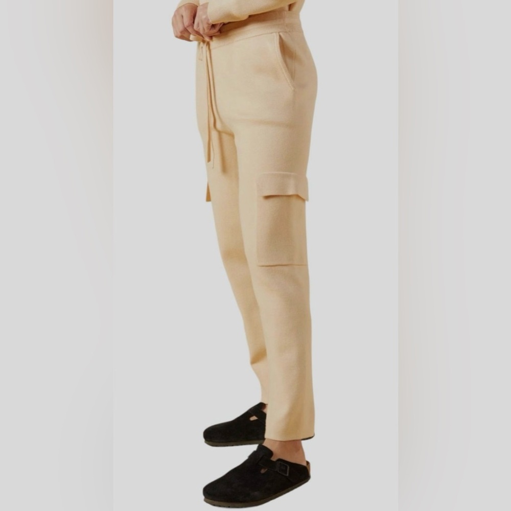 Monrow Supersoft Sweater Knit Cargo Jogger Pants In Cream Size M